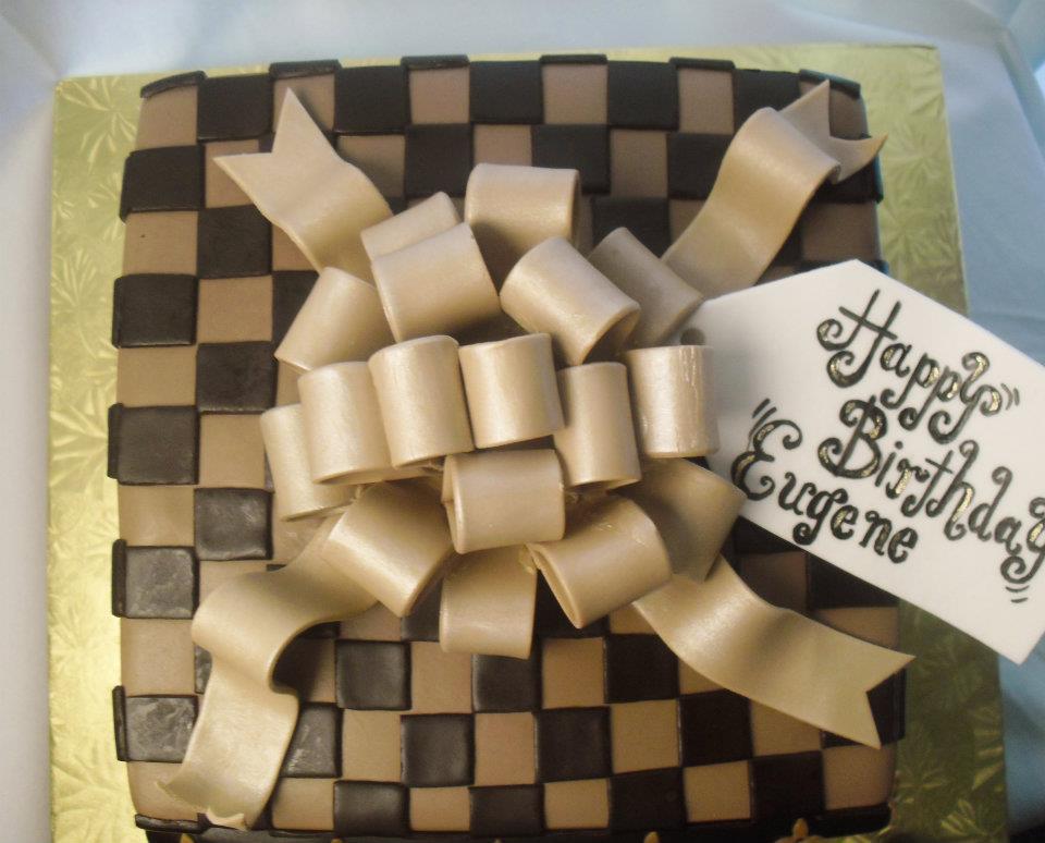 Lv gift box cake with sugar wallet, mycupkates.blogspot.com…