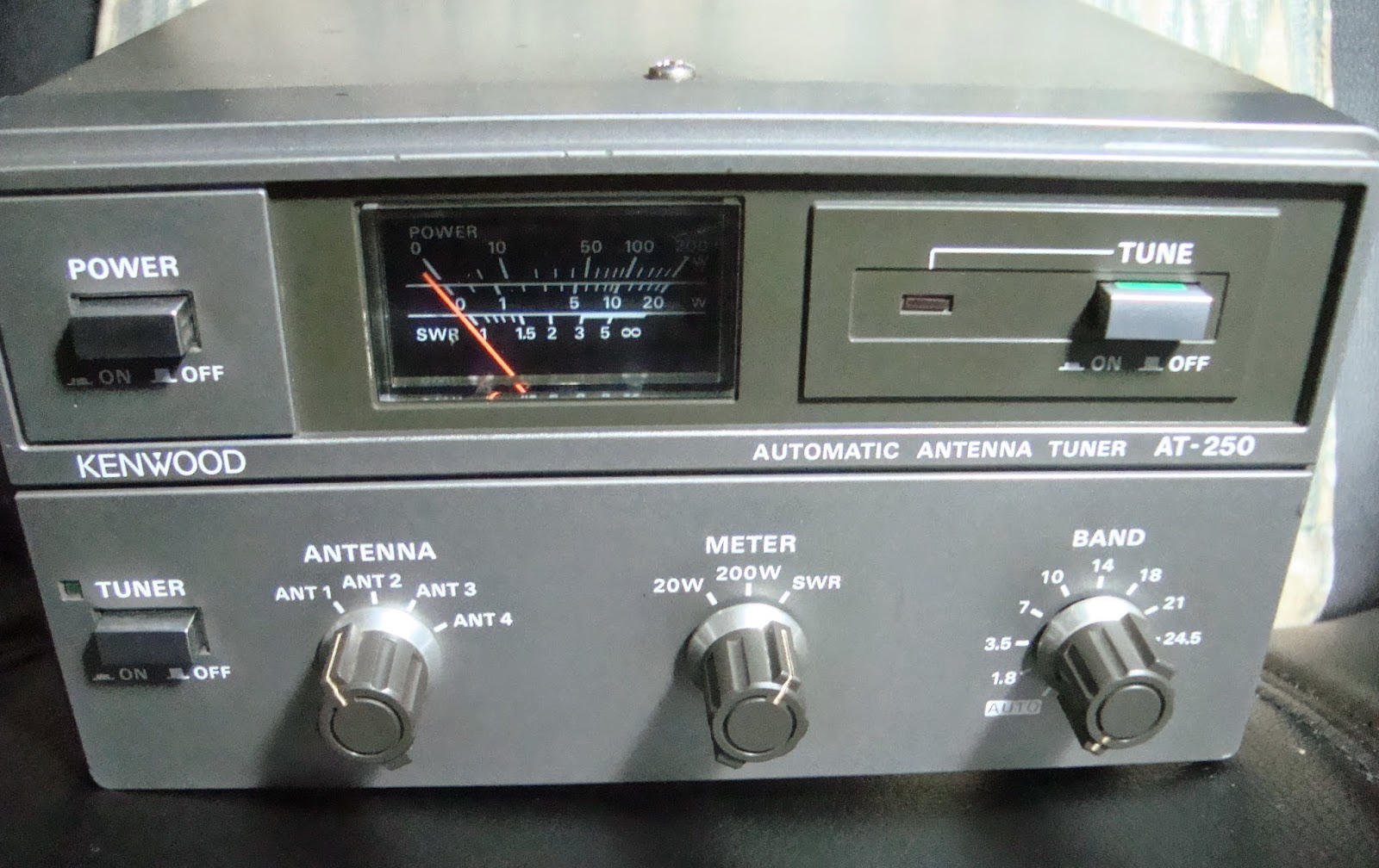 RADIO SELLER Kenwood AT 250 Auto tuner (SOLD)