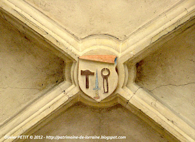VEZELISE (54) - L'église Saint-Côme et  Saint-Damien (Intérieur) - Clef de voûte