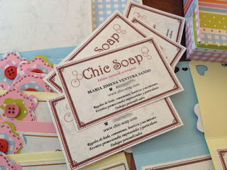 http://www.chic-soap.com/2013/02/como-hacer-unas-tarjetas-de.html