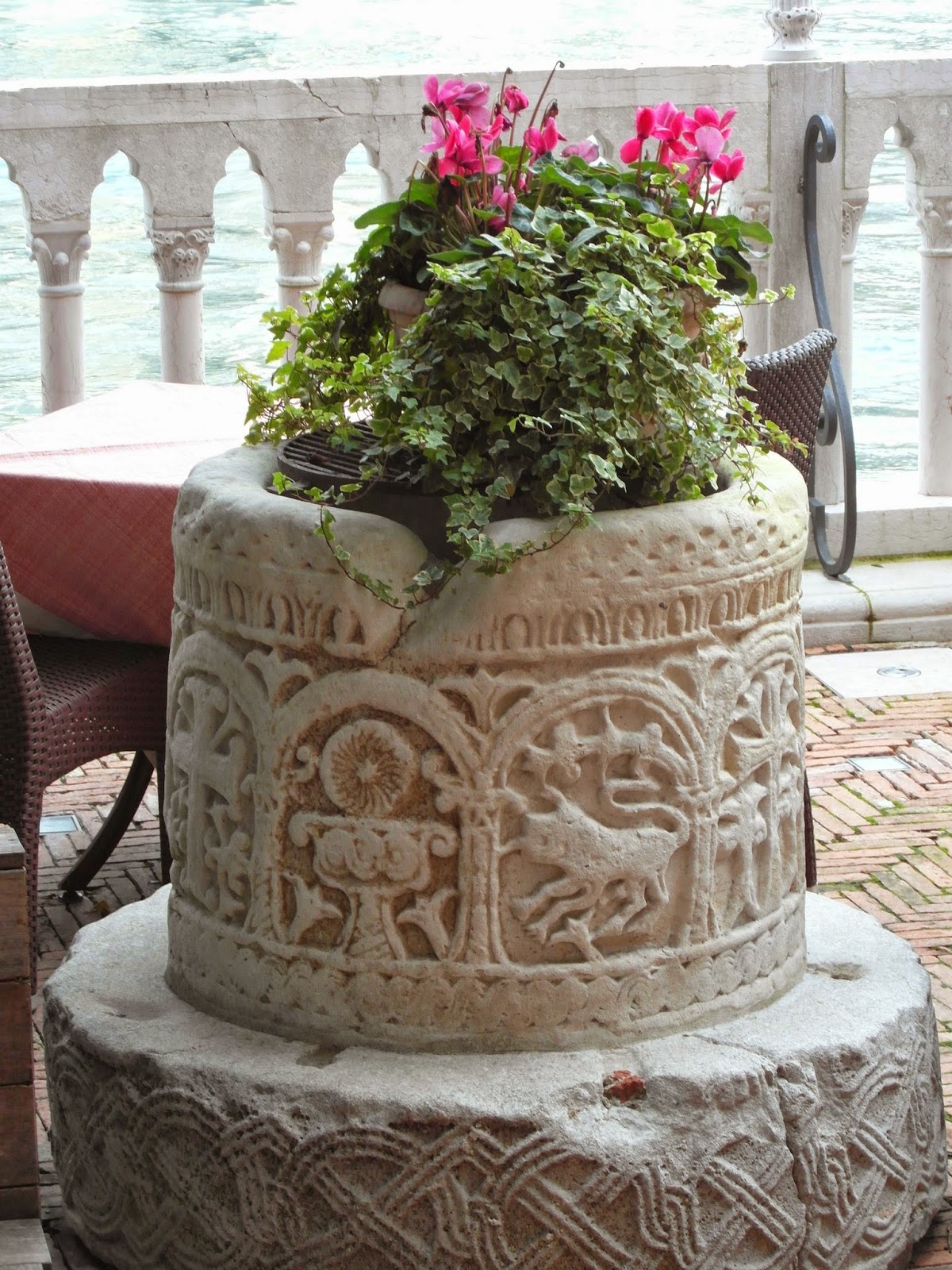Well-head (vera da pozzo), Hotel Stern, Venice Well-head (vera da pozzo), Hotel Stern, Venice