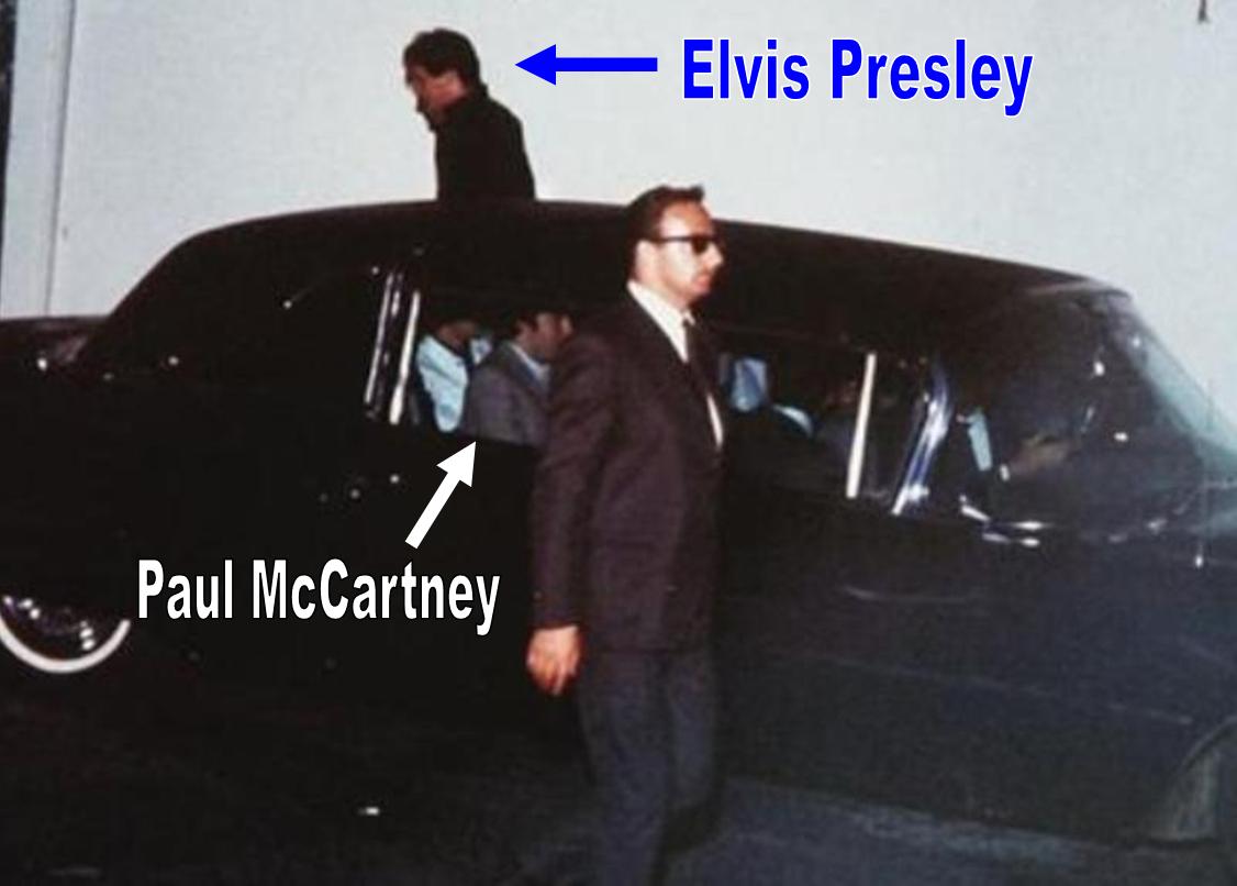 http://2.bp.blogspot.com/-ium8S99qMFI/Tm-qio2KsuI/AAAAAAAAAg8/oPluSy2VfM4/s1600/Elvis+%2526+Paul+1965.jpg