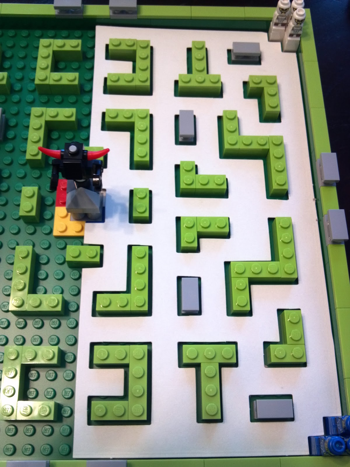 Also The Game Comes With A Paper Template To Lay On Board So You Can Build Hedge Maze Instructions Suggest Trying Make Your Own Also The Game Comes With A Paper Template To Lay On Board So You Can Build Hedge Maze Instructions Suggest Trying Make Your Own
