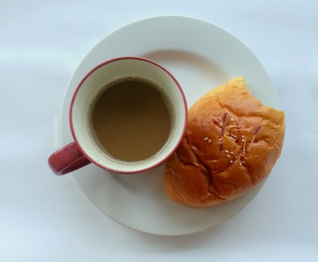 BISA NULIS Cukup Sepotong Roti dan Secangkir Kopi BISA NULIS Cukup Sepotong Roti dan Secangkir Kopi