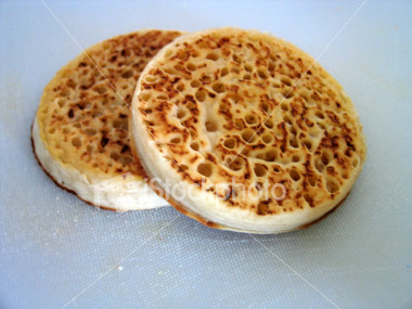 Montrez-nous... vos petits plats ! - Page 8 Istockphoto_465936-toasting-crumpets