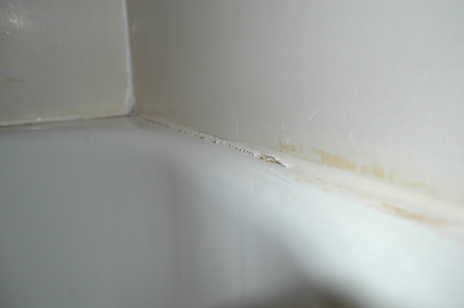 Caulking the Tub Zodirowe