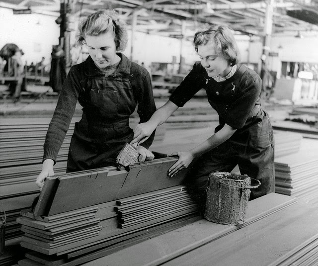 women working during world war 2 Roles for women in wwii before the war, it was generally expected that a working man was the main provider nursing could be a dangerous service during the war. women working during world war 2 Roles for women in wwii before the war, it was generally expected that a working man was the main provider nursing could be a dangerous service during the war.