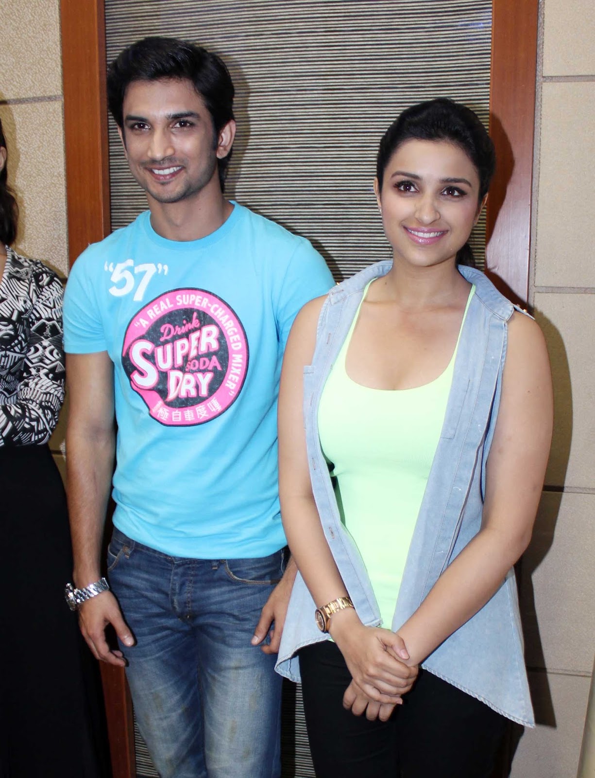 http://2.bp.blogspot.com/-j5gCRdllI0M/UhWrV3ZFomI/AAAAAAABgvs/r0kJR9wlVHI/s1600/Sushant+%2526+Parineeti+Chopra+promote+%2527Shuddh+Desi+Romance%2527+%25289%2529.JPG