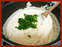 Mistura das batatas para o gratinado