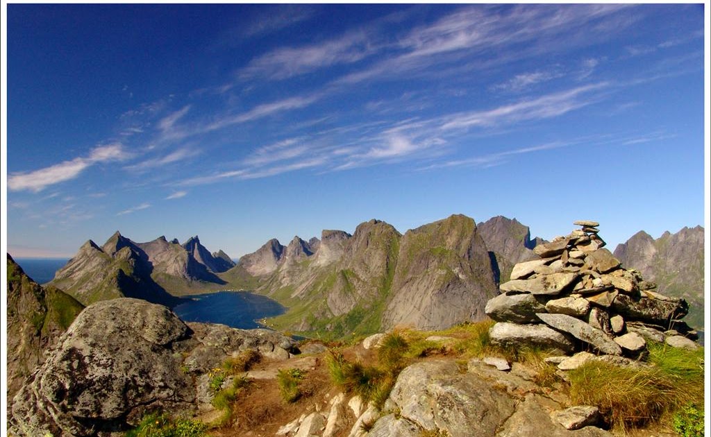 describe scenery The vast nature scenery of canada is breathtakingly beautiful, and with a land mass so great with such diverse landscapes canada's vast nature scenery & geography. describe scenery The vast nature scenery of canada is breathtakingly beautiful, and with a land mass so great with such diverse landscapes canada's vast nature scenery & geography.