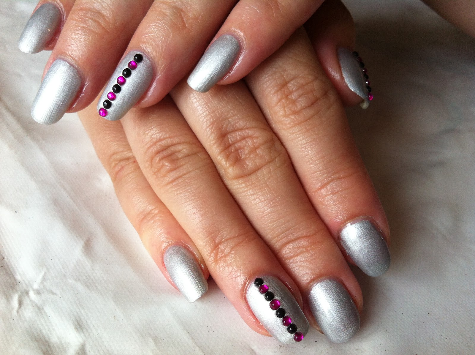 Brush up and Polish up!: CND Shellac Nail Art - Futuristic Silver Chrome