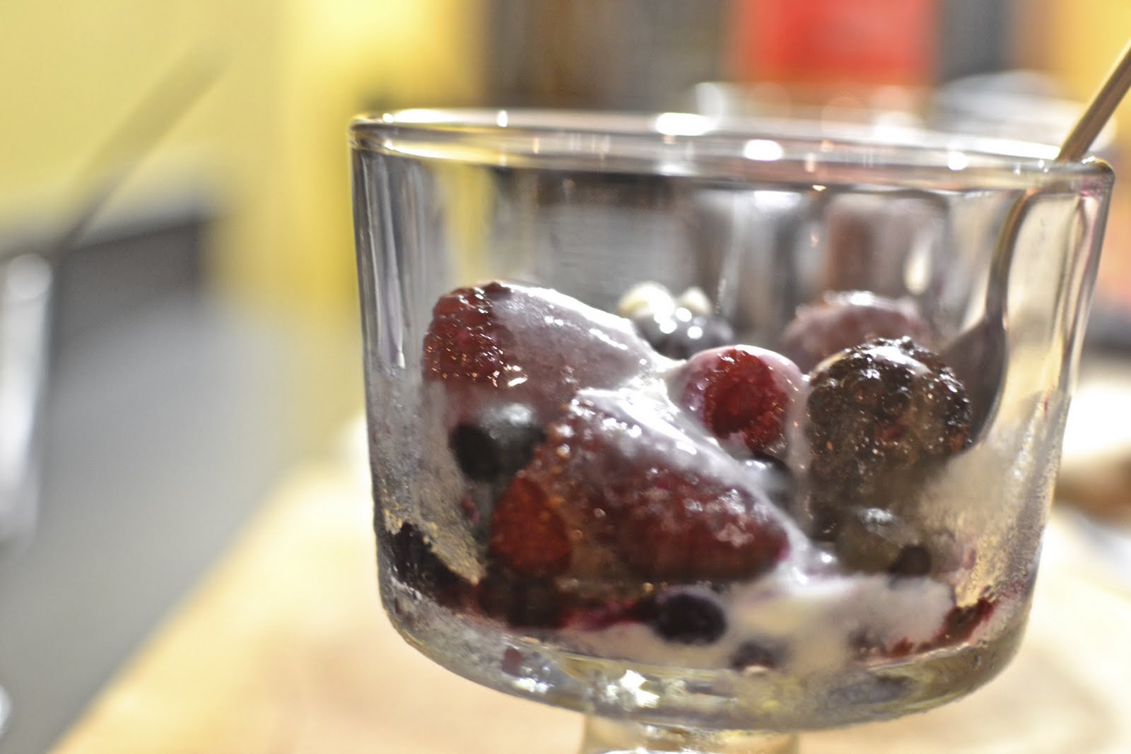 "Pointless" Meals Frozen Berries with White Chocolate Sauce