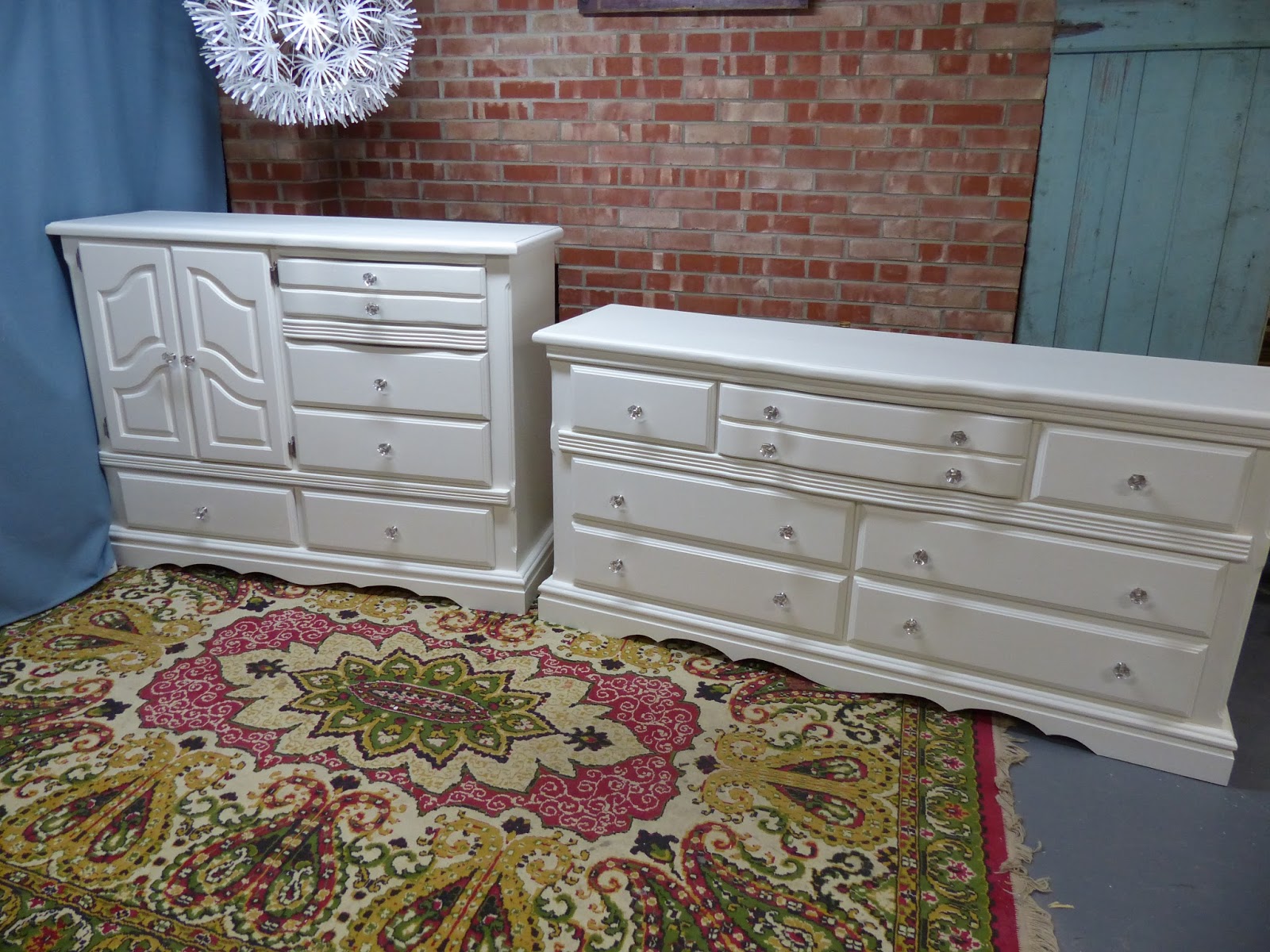 JULIE PETERSON Simple Redesign OUTDATED OAK BEDROOM SET GETS A FRESH