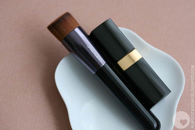 A LIPSTICK A DAY | Shiseido Perfect Foundation Brush
