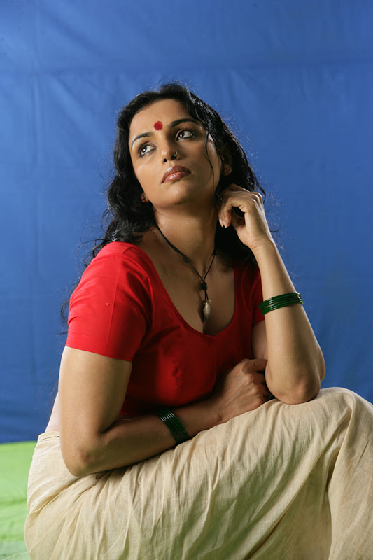 Swetha Menon at Thaaram Movie Hot Stills Photoshoot images