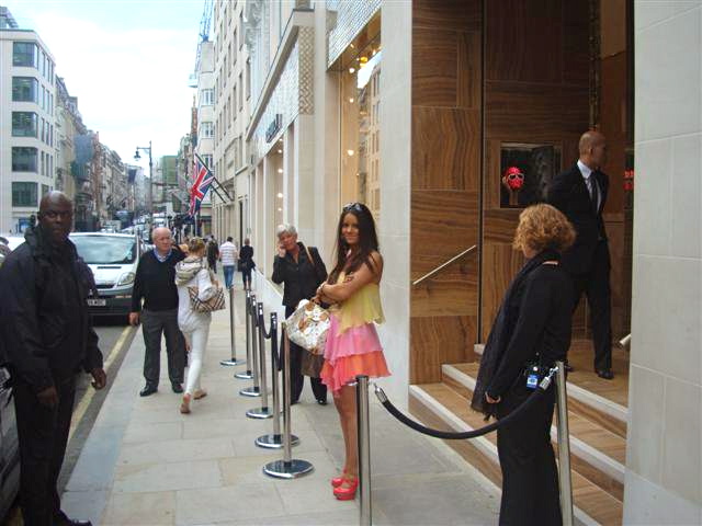 madonnalicious: Louis Vuitton Bond Street