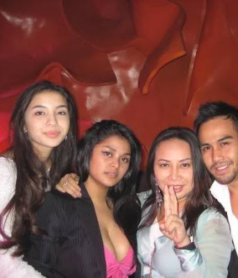 Foto Manohara Dugem Dengan Ibunya