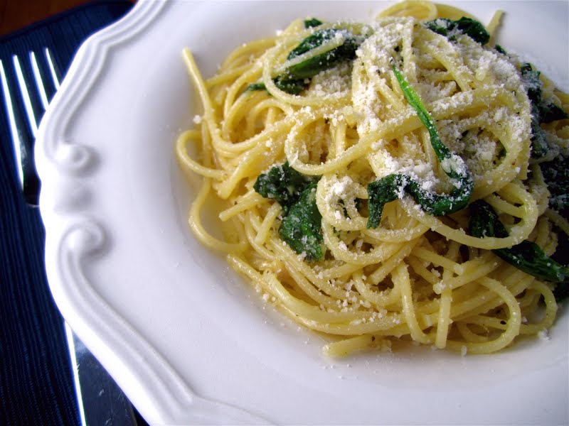 Stephanie Cooks Roasted Garlic Spaghetti