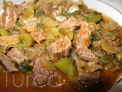 Estufado Aromático de Borrego (Tas Kebabı)