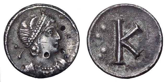 Η Αγία Ελένη σε νόμισμα του Κωνσταντίνου Β΄. Το νόμισμα κόπηκε προς τιμήν της ίδρυσης της Κωνσταντινούπολης.