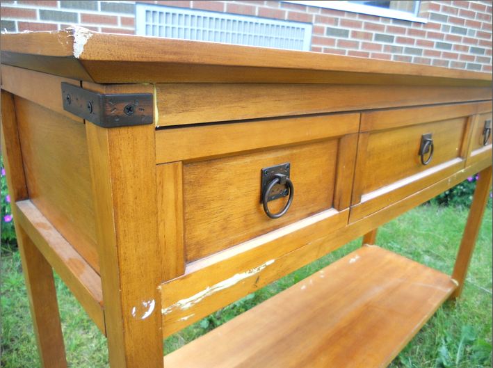 A Heartful Home Chalk Paint Console Table