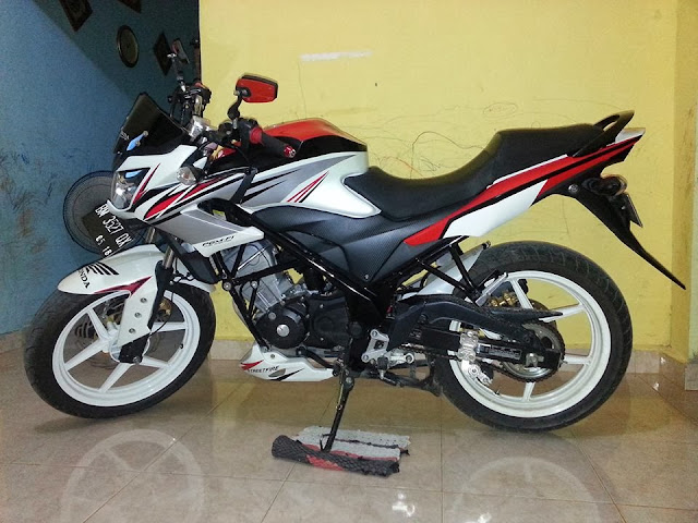 Modifikasi Honda CB150R Streetfighter title=