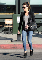 Kate Beckinsale wearing hot black heels