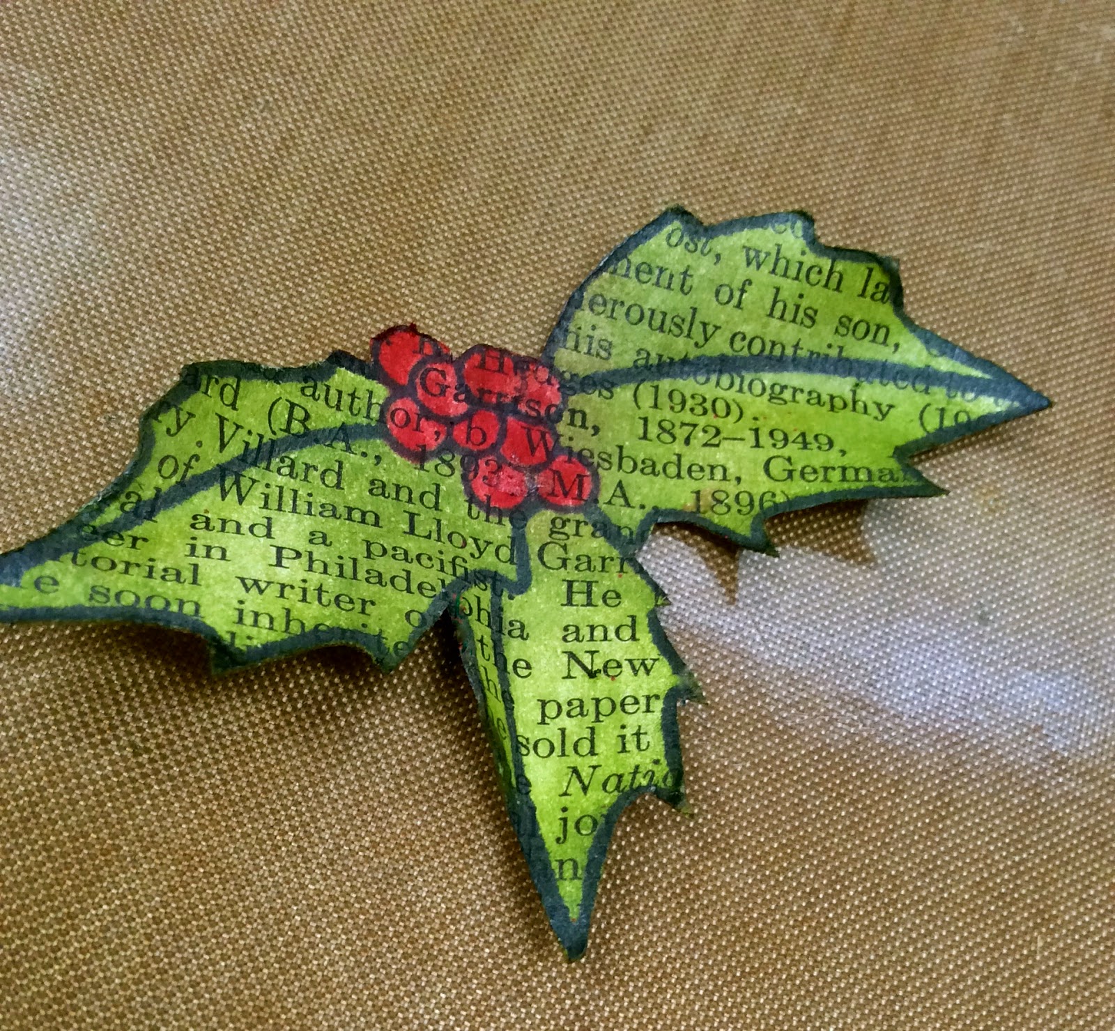 Studio 490 ornate frame hanging ornament...