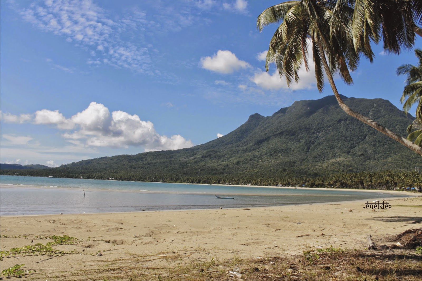Tulisan Perantau: Pantai Teluk Selahang, Pesona Ikon Wisata Natuna