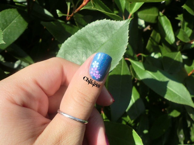 Nail art - Blu e fucsia - foto al sole