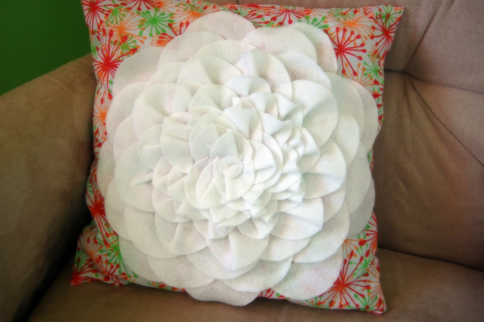 diy felt flower pillow norelle & co.