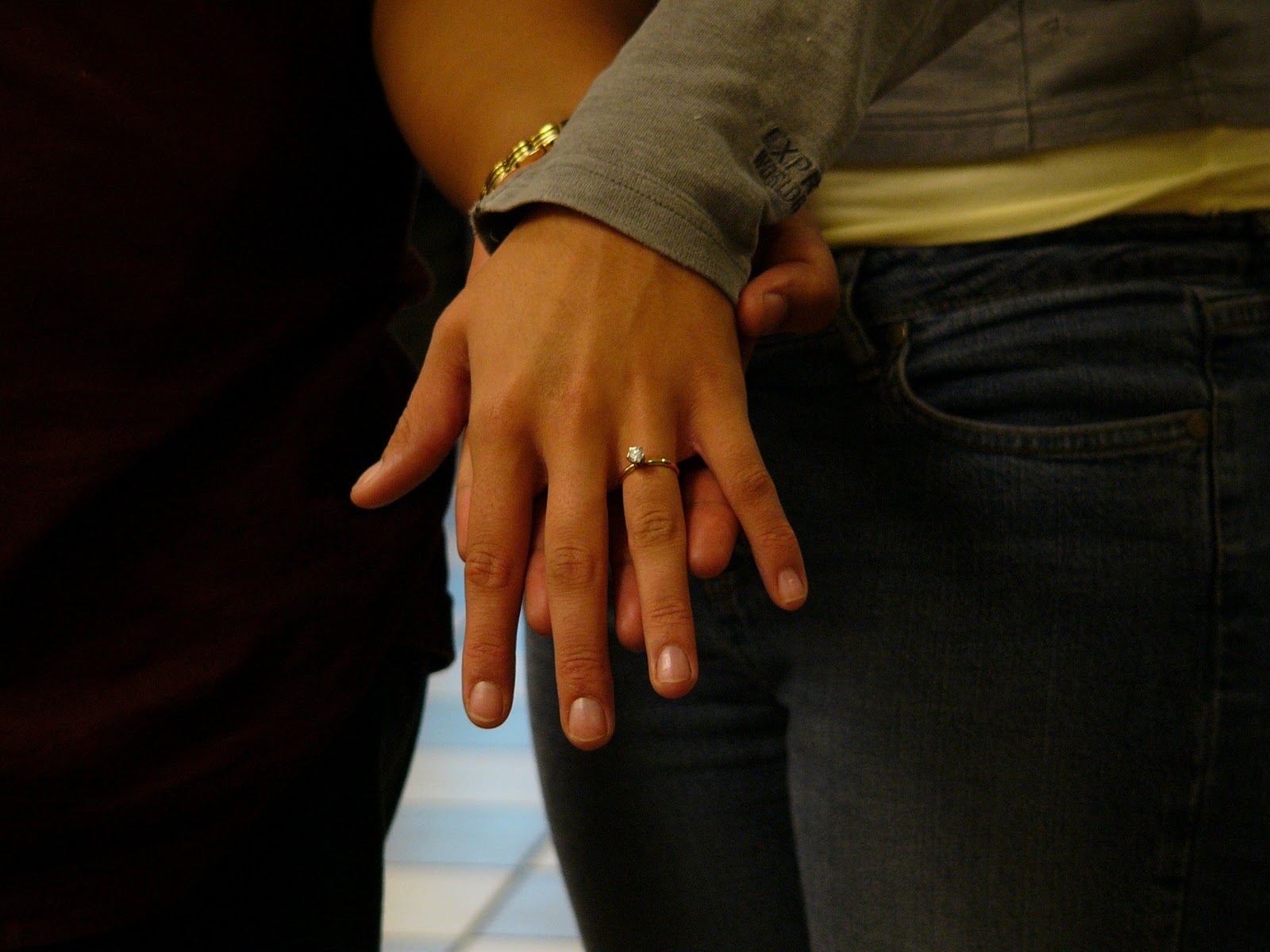 http://2.bp.blogspot.com/-jImt5pMuczg/TnjCwtMzrZI/AAAAAAAANsM/hpNRGyDD_8s/s1600/Jewellery+Wallpapers+%25284%2529.jpg