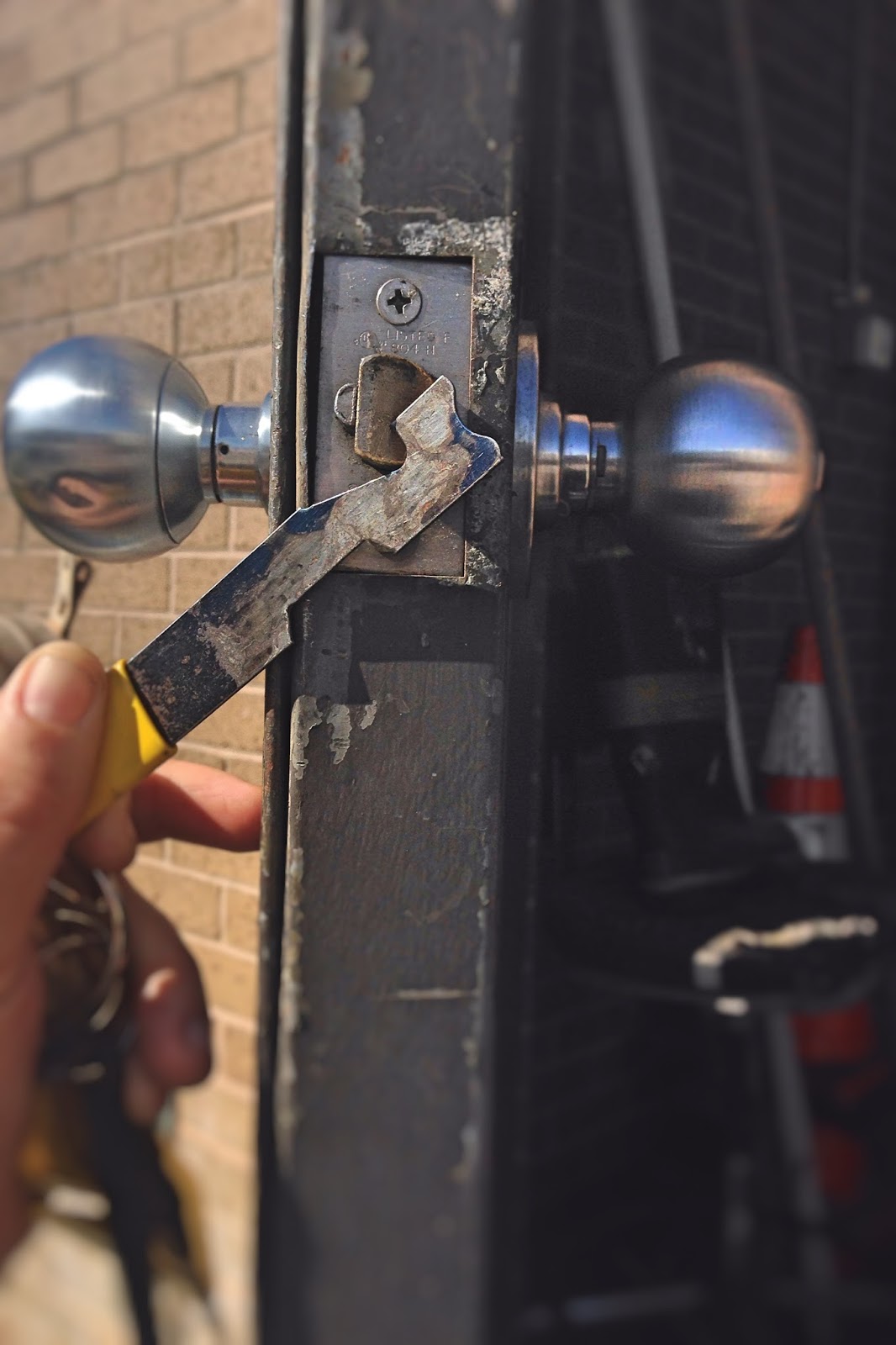 The Fire Fight Forcible Entry Basics The Shove Knife
