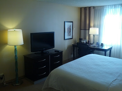 sheraton miami airport guest room flat screen tv and desk