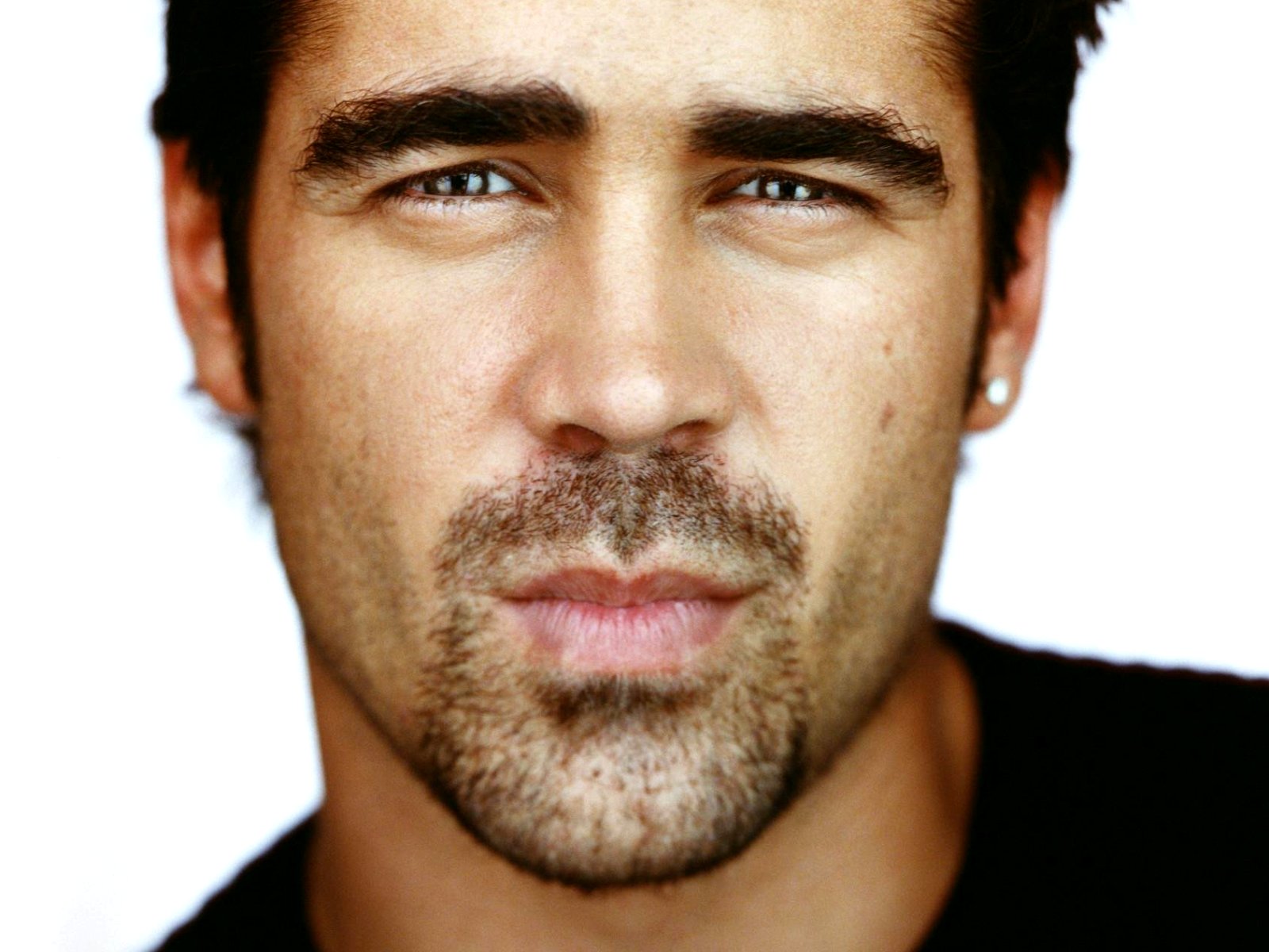 http://2.bp.blogspot.com/-jKbI4383W5o/UBaNq0zw6nI/AAAAAAAAKMk/KNEUUa1MFlk/s1600/Wallpapers+de+Colin+Farrell,+Images+%2815%29.jpg