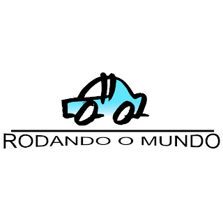RUTA 40 – ARGENTINA <div><a href="http://2.bp.blogspot.com/-jKovRU3o1Dc/UXB7a90gMCI/AAAAAAAAB70/fcMwKfaKl0c/s1600/LOGO+CARRO.jpg"><img border="0" height="320" src="http://2.bp.blogspot.com/-jKovRU3o1Dc/UXB7a90gMCI/AAAAAAAAB70/fcMwKfaKl0c/s320/LOGO+CARRO.jpg" width="320"></a></div>Nosso maior desafio e ao mesmo tempo nosso maior pesadelo nessa viagem era a rota 40, muito conhecida aqui na Argentina e por todos os viajantes nesse lado.<br>No trecho que ligas as "cidades" de Tres Lagos e Tamel Aike, de cerca de 200 Km a estrada é puro rípio<br><div><a href="http://3.bp.blogspot.com/-cZnPbGvbhu8/UXHoGRiPfxI/AAAAAAAAB_4/svF_YexWtXs/s1600/DSC05504.JPG"><img border="0" height="480" src="http://3.bp.blogspot.com/-cZnPbGvbhu8/UXHoGRiPfxI/AAAAAAAAB_4/svF_YexWtXs/s640/DSC05504.JPG" width="640"></a></div><br><div><a href="http://1.bp.blogspot.com/-8mmR4s6YiRI/UXHoIc2bHYI/AAAAAAAACAA/pyxxn1ewyjQ/s1600/DSC05511.JPG"><img border="0" height="480" src="http://1.bp.blogspot.com/-8mmR4s6YiRI/UXHoIc2bHYI/AAAAAAAACAA/pyxxn1ewyjQ/s640/DSC05511.JPG" width="640"></a></div> e está sendo asfaltada ( o que vai tirar o charme eCo desafio de enfrentá-la) nos primeiros cento e poucos quilometros.<br>Na entrada da cidade um casal de alemães aguardava pelo terceiro dia acampados a beira da estrada por uma carona para o norte ou para qualquer ponto com alguma civilização.<br>Inacreditavelmente conseguimos colocá-los no carro e mais inacreditável ainda conseguimos espaço para as mochilas deles.<br>Nesse trecho da estrada somente moradores da região, ( população de Tres lagos = 312 habitantes) já que o trafego para o norte prefere fazer a volta por estradas asfaltadas, o que deixava os dois em uma situação muito difícil.<br><div><a href="http://1.bp.blogspot.com/-LgvYA2ycrjA/UXHt2BmT99I/AAAAAAAACAY/g2Kn1sKpEIk/s1600/DSC05515.JPG"><img border="0" height="480" src="http://1.bp.blogspot.com/-LgvYA2ycrjA/UXHt2BmT99I/AAAAAAAACAY/g2Kn1sKpEIk/s640/DSC05515.JPG" width="640"></a></div><br>A partir de Tres Rios rodamos muito pouco até que um dos maiores temores da viagem aconteceu, um pneu furado.<br><div><a href="http://3.bp.blogspot.com/-hOHkqlhqwWw/UXHmkB87f-I/AAAAAAAAB_Y/8fQUNxPkPvk/s1600/DSC05505.JPG"><img border="0" height="480" src="http://3.bp.blogspot.com/-hOHkqlhqwWw/UXHmkB87f-I/AAAAAAAAB_Y/8fQUNxPkPvk/s640/DSC05505.JPG" width="640"></a></div><br><div><a href="http://2.bp.blogspot.com/-iwvO5c-rze4/UXHmkrPk_eI/AAAAAAAAB_g/js1hcBlDU-Y/s1600/DSC05506.JPG"><img border="0" height="480" src="http://2.bp.blogspot.com/-iwvO5c-rze4/UXHmkrPk_eI/AAAAAAAAB_g/js1hcBlDU-Y/s640/DSC05506.JPG" width="640"></a></div><br><div><a href="http://2.bp.blogspot.com/-Exc-Ws5QjHs/UXHmsoPDd1I/AAAAAAAAB_o/RocN1CDigvA/s1600/DSC05508.JPG"><img border="0" height="480" src="http://2.bp.blogspot.com/-Exc-Ws5QjHs/UXHmsoPDd1I/AAAAAAAAB_o/RocN1CDigvA/s640/DSC05508.JPG" width="640"></a></div><br><div><a href="http://3.bp.blogspot.com/-N8ri7SM4J_c/UXHmuxmWOdI/AAAAAAAAB_w/GxQTFVAfjZM/s1600/DSC05510.JPG"><img border="0" height="480" src="http://3.bp.blogspot.com/-N8ri7SM4J_c/UXHmuxmWOdI/AAAAAAAAB_w/GxQTFVAfjZM/s640/DSC05510.JPG" width="640"></a></div><br>Um pneu furado não seria muito problema em algum lugar com estrutura ou mesmo calmo e tranquilo, mas isso não acontece na rota 40. O furo foi muito grande, e o barulho do pneu esvaziando foi bem forte e assustador.<br>Ao tentar descer do carro tive uma idéia do que iria enfrentar, pois mal conseguia abrir a porta por causa do fortíssimo vento.<br>O estepe reserva que trouxe até estava fácil e foi retirado da caçamba com uma certa tranquilidade, mas o macaco e a chave de roda....<br>Ao entrar na rota 40 eu deveria ter me preparado e deixado à mão todas as ferramentas necessárias, mas não fiz isso e começava a pagar o preço.<br>Tivemos que descer malas e caixas da caçamba, e não demorou para o vento levar a tampa da caixa de alimentos. Comecei a empilhas as caixas e malas do lado de fora tentando fazer uma barreira para o vento me protegendo na parte de baixo do carro onde tentava colocar o macaco. Calcei o macaco com duas toras de madeira que havia trazido e levantei o carro sem muito problemas.<br>A chave de rodas.....<br>bem, ela estava em baixo do banco traseiro, onde estava uma pilha de coisas e roupas e principalmente a cadeirinha da Luiza.<br>Aí começa: tira a Luiza, tira as roupas, solta a cadeirinha, tira a cadeirinha, solta o banco, pega a chave de roda, fecha o banco, coloca a cadeirinha......e ai vai.....<br>Segundo a Dinira eu troquei o pneu em tempo record, mas posso garantir que não foi fácil. Esse pneu pesa uma tonelada e estava preocupado caso alguma coisa desse errado e tivessemos que passar mai tempo ali do que o necessário.<br>A estrada é muito deserta e nos quase 200 Km de rípio, não cruzamos com nenhuma cidade e pouquissimos carros.<br>Pneu trocado seguimos viagem bem preocupados, pois apesar de ter mais um estepe no carro, mais uma troca ia ser complicado pois o estepe da frontier para ser retirado é uma aventura a parte.O infeliz que projetou isso deveria ser condenado a retirar e colocar de volta 10 vezes por dia....... péssima posição!!!!<br><br>O asfalto chegou e com ele veio o alívio e a feliz sensação de termos encarado a pior parte da famosa rota 40.<br>Chegamos a uma cidade, depois de 560 Km rodados, chamada Perito Moreno, que já estava por mais de 30 horas em luz e que a previsão de volta era perto das 9 da noite, todos os hotéis, motéis, cafofos e afins estavam lotados ou fechados. Uma única opção foi um chalé podrão por mais de 100 dólares, que não me agradava em nada, mesmo porque não tinhamos garantia nenhuma que a luz voltaria.<br>Mesmo acabado dos 560 Km rodados, seguimos para uma micro cidade chamada Los Antiguos,<br><div><a href="http://4.bp.blogspot.com/-YQXNkm-J7V8/UXHobIK_WGI/AAAAAAAACAI/huJq9vDMPnQ/s1600/DSC05518.JPG"><img border="0" height="480" src="http://4.bp.blogspot.com/-YQXNkm-J7V8/UXHobIK_WGI/AAAAAAAACAI/huJq9vDMPnQ/s640/DSC05518.JPG" width="640"></a></div> já na fronteira com o Chile, no caminho de Chile Chico, nosso próximo destino, onde nos jogamos no primeiro hotel que encontramos bem na entrada da cidade, não sem antes sermos parados pela polícia mais uma vez.<br><br>