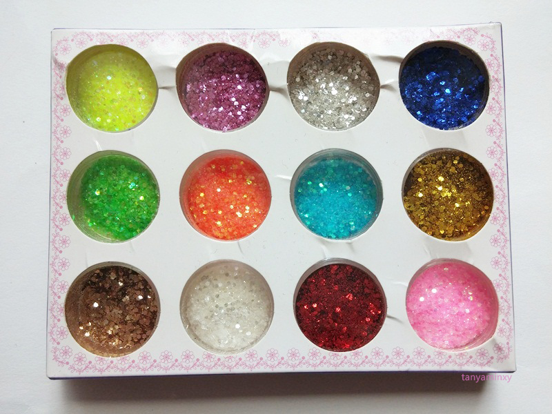 White Negative Space Glitter Manicure Nails Nail Art Design NOTD BPS Nail Art Pen