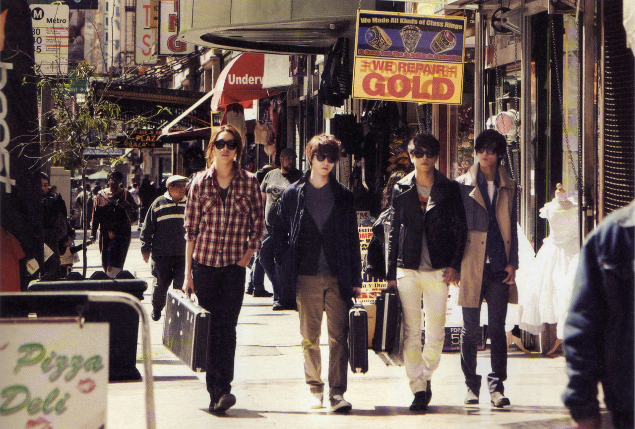 http://2.bp.blogspot.com/-jM0pl8VRoFs/T6P7dGeyQ9I/AAAAAAAAJk4/cyClqyclNKc/s1600/%5BSCAN%5D+CNBLUE+Ear+Fun+Limited+Edition_Part+3+(1).jpg