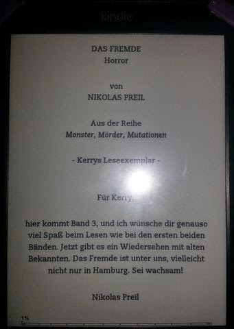 Lesendes Katzenpersonal