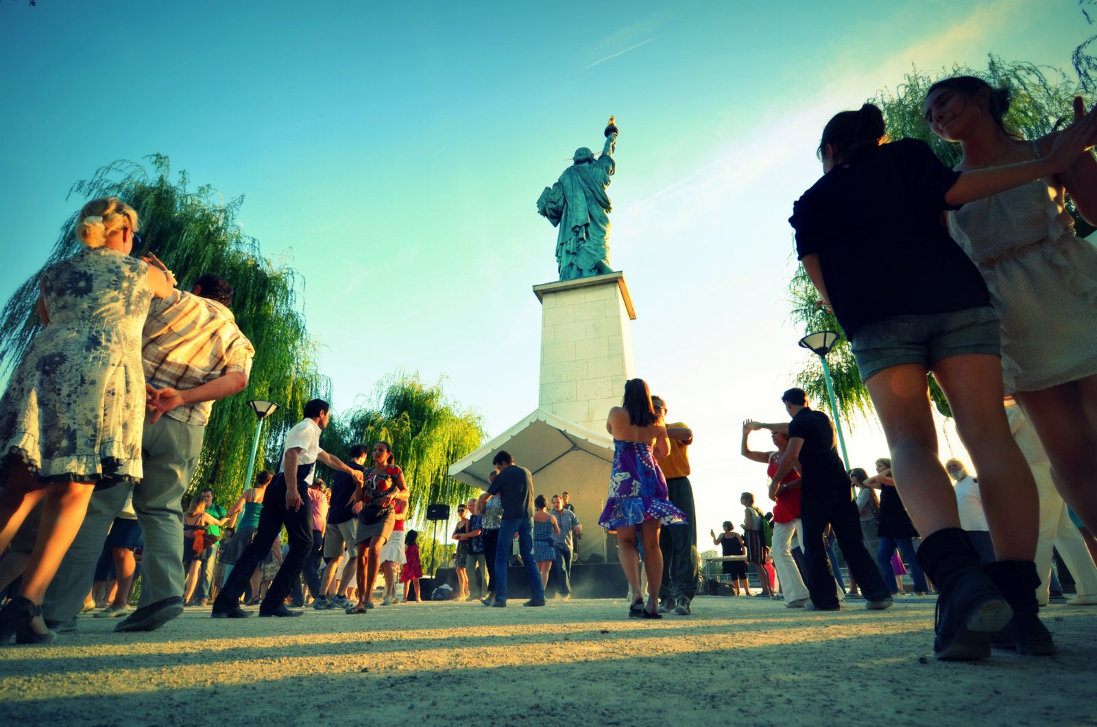 ParisDailyPhoto Liberty Dance!