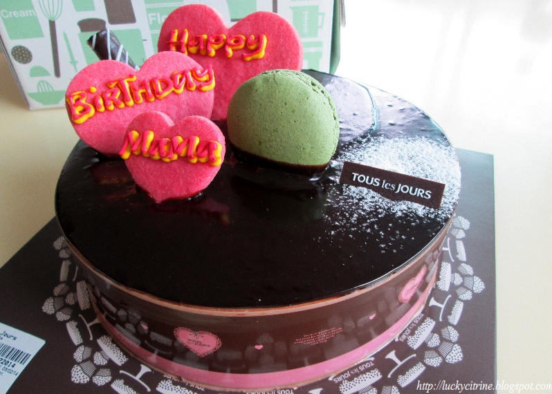 Lucky Citrine Tous les Jours Dark Glaze Chocolate Cake Lucky Citrine Tous les Jours Dark Glaze Chocolate Cake