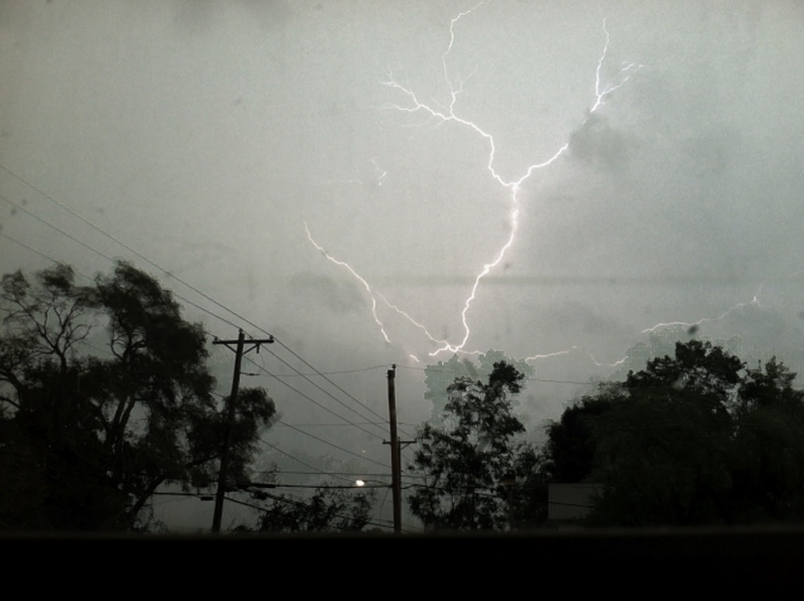 Lightning photo taken with iPhone [Stellar Neophyte Astronomy Blog]