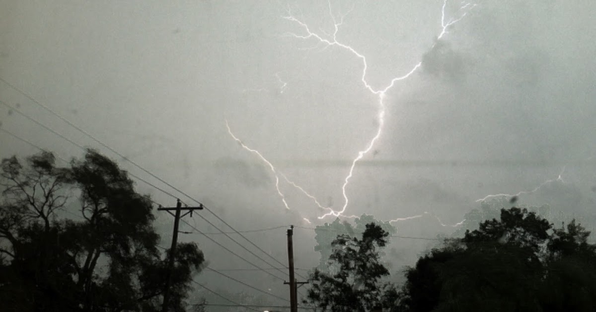 Lightning photo taken with iPhone [Stellar Neophyte Astronomy Blog]