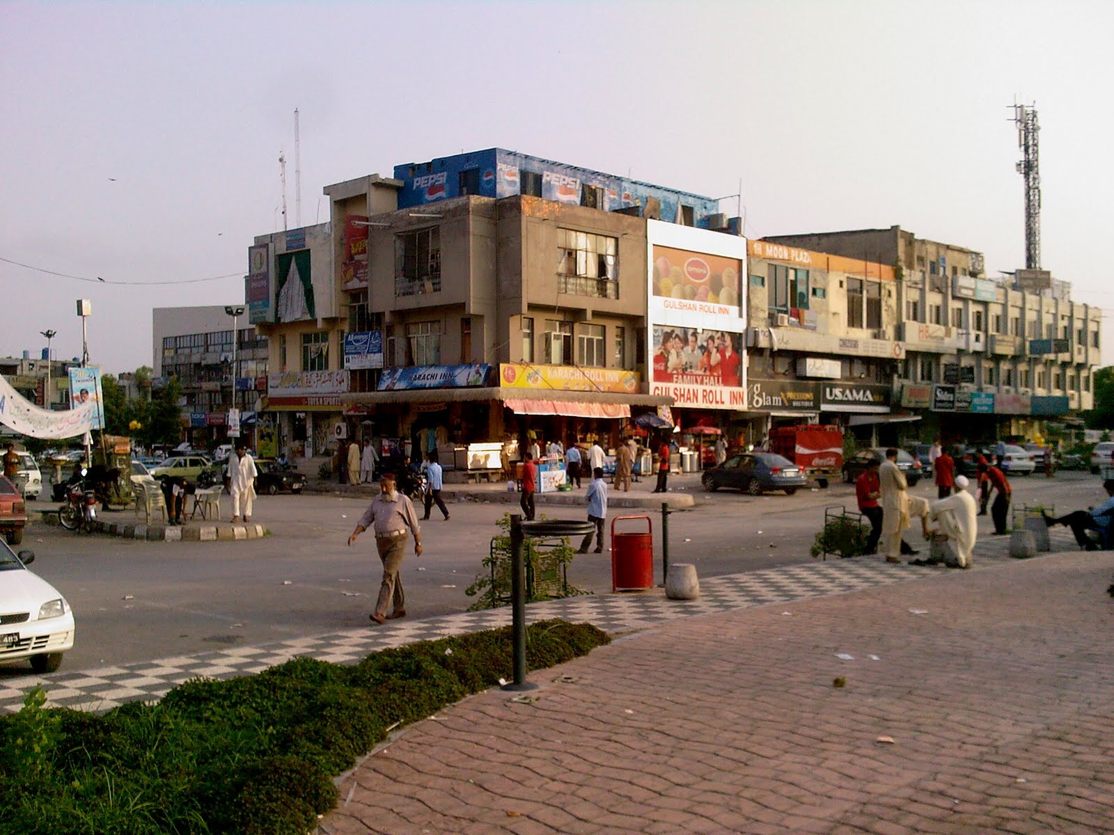Best Junk Food Places in Islamabad, Karachi Rollin & Gulshan rollin