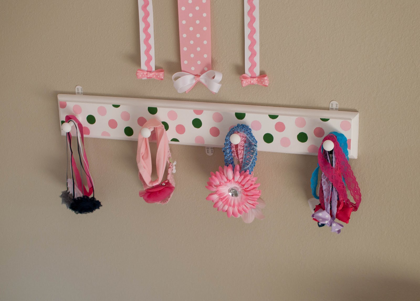 31 Flavors {DIY} Bow holder & bows