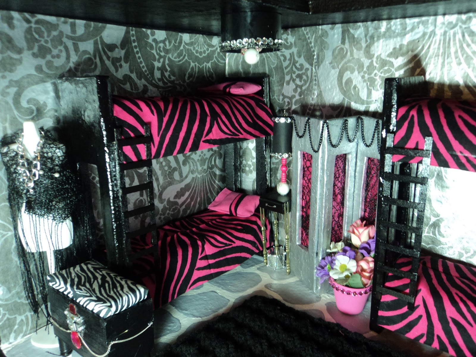 Lola's Mini Homes How to Make a Doll Bunk Bed with Cardboard & Paper Mache