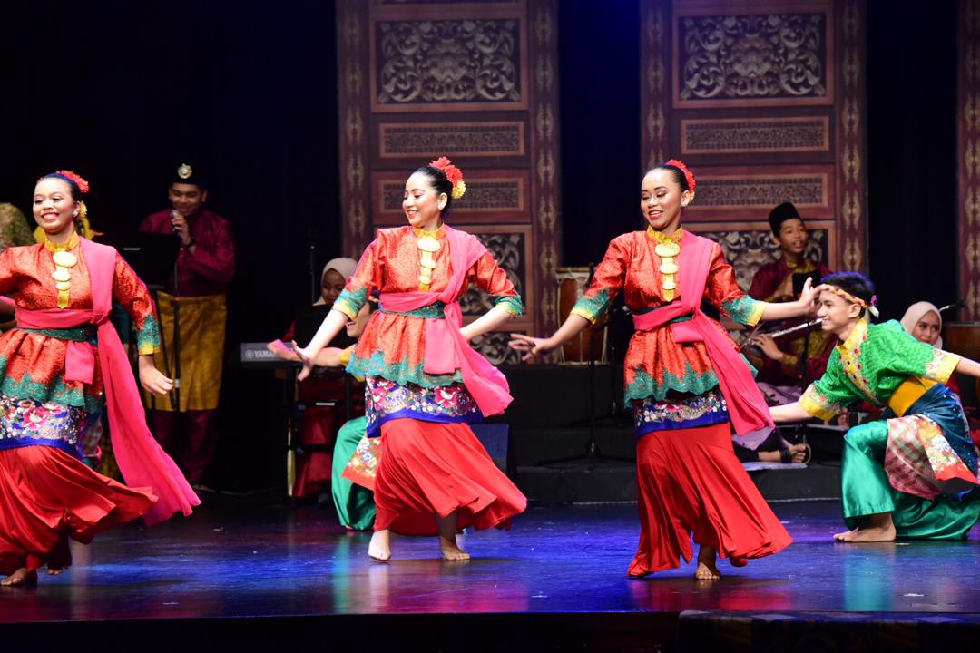 Rampai Sari Tari Malaysia Tampil Persembahan Hebat Penuh Warna Warni 7klik