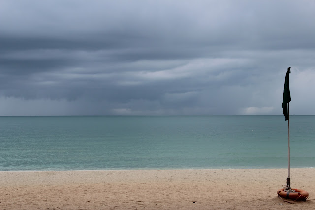 Weather reports forecast that Koh Samui. Will be cloudy, but rain will not fall much. It was seem like that, eventually the storm in, the sky falling hard. But the amazing thing happens when strong winds caused a storm Clary. It's exciting to see. these are the capture of Clary Strom from different places of koh samui, Bang rak Pier, Chaweng noi Beach - First Bungalow Beach Resort, Big Buddha Temple.