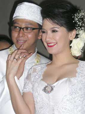 LINTAS MALAM: PENIKAHAN SINGKAT ARTIS