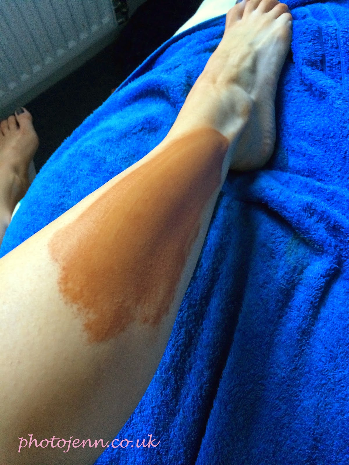 cocooa-brown-lovely-legs-instant-tan-application